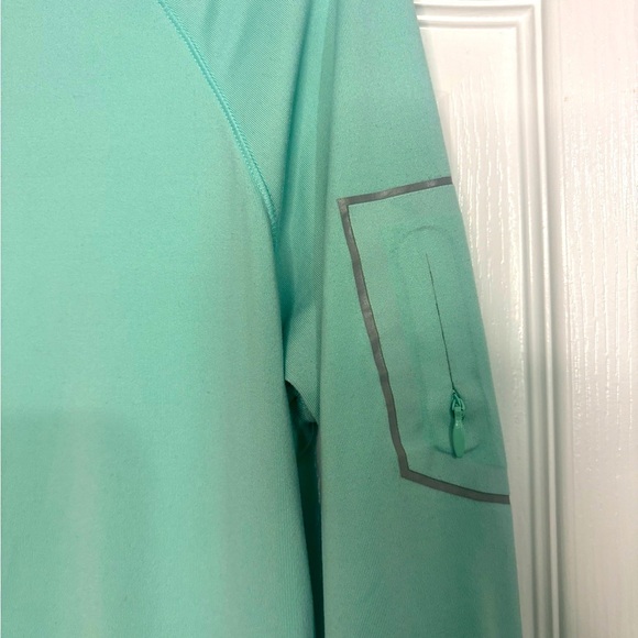 Under Armour pullover, wintergreen, back and sleeve pockets, 1/2 zip, athletic - Picture 5 of 5